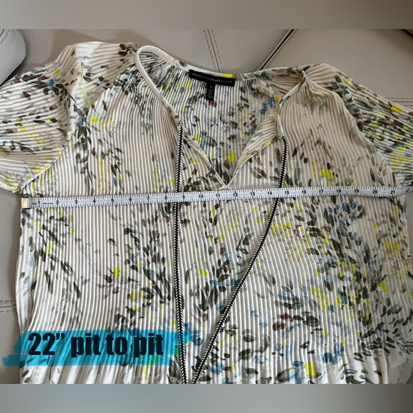 Floral Pleated Blouse with Tassels - Picture 6 of 7